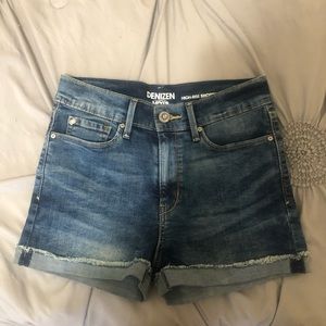 ‼️SHIPS TODAY‼️LEVIs Denim Shorts